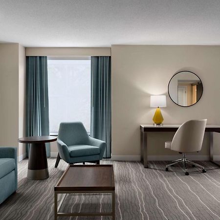 Hotel Doubletree By Hilton Norfolk Airport Exterior foto